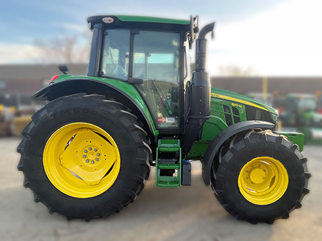 Tracteur agricole John Deere 4066 R #7 - Côté droit