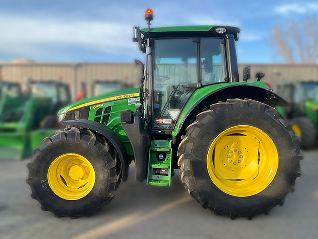 Tracteur agricole John Deere 4066 R #7 - Côté gauche