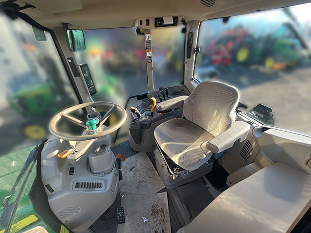 Tracteur agricole John Deere 4066 R #6 - Intérieur